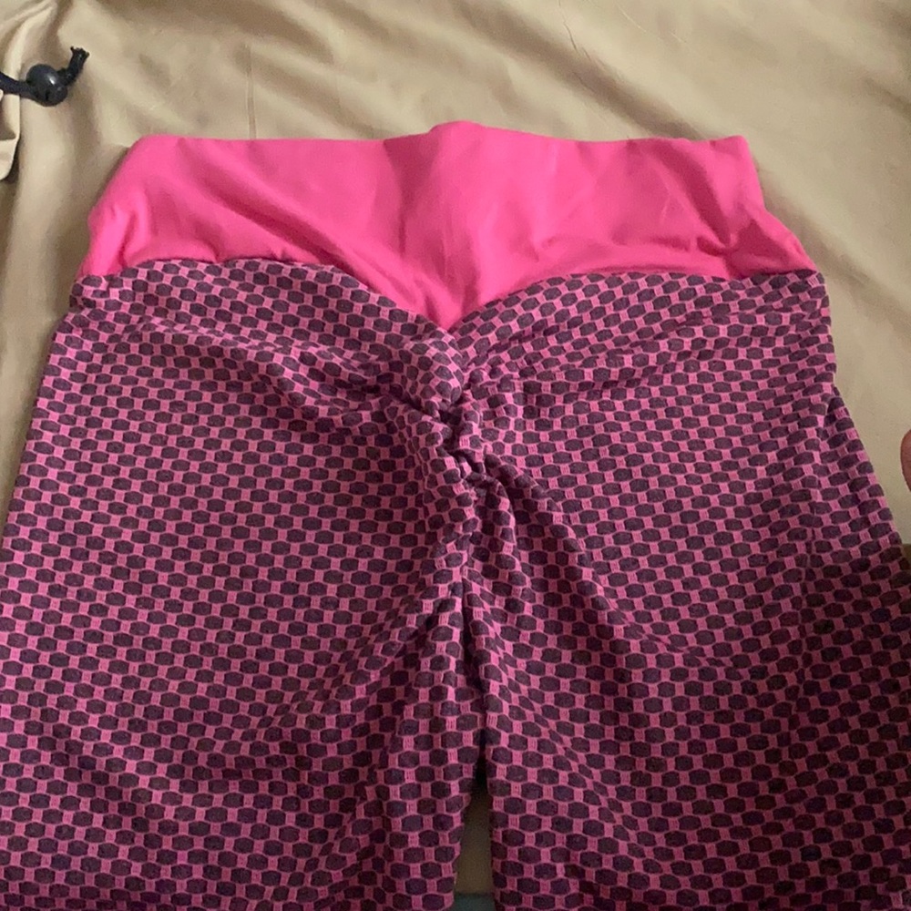 “Tiktok booty leggings”